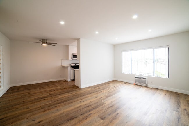 Building Photo - 2233 Ridgeley Dr Unit 305