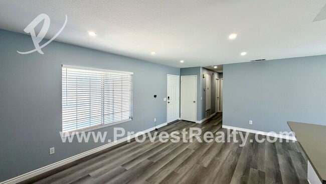 Photo - 10677 Joshua St