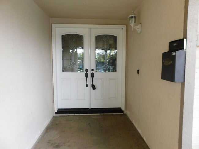 Photo - Spacious 5 Bed, 2 Bath one story house in the city of Orange.