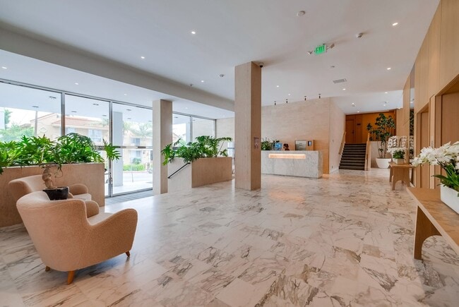 Building Photo - 999 N Doheny Dr Unit 302