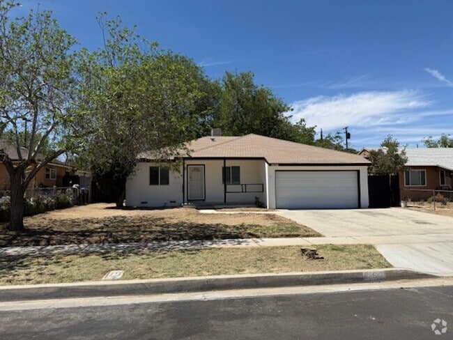 Building Photo - Newly remodeled 3 bedroom, 2 bath home.