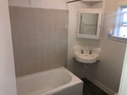 Bath room - 10742 Palms Blvd