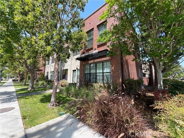 Building Photo - 501 W Maple Ave