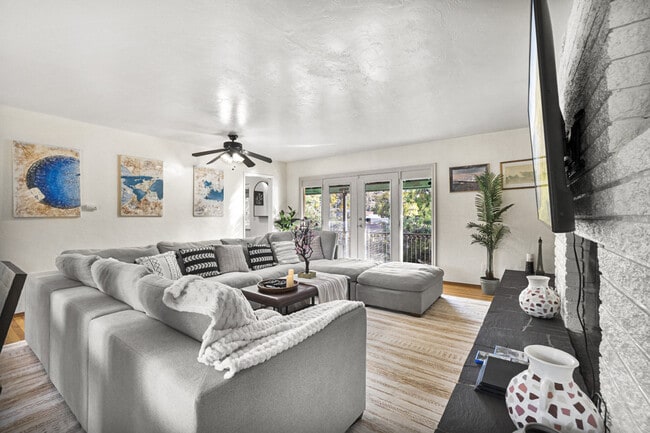 Building Photo - 4989 Randlett Dr Rental