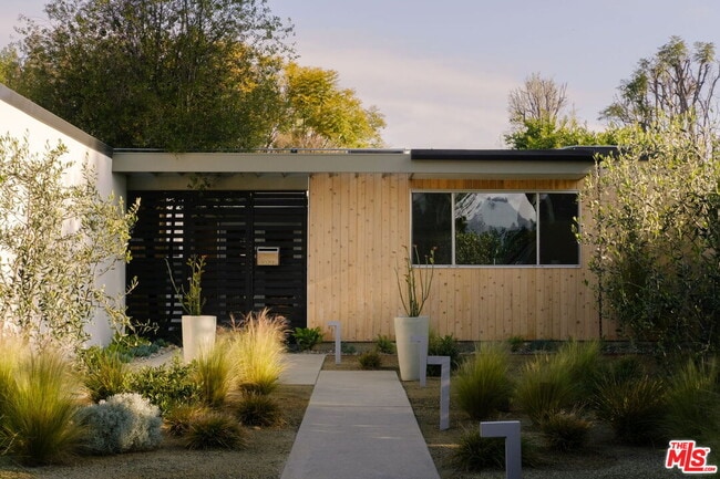 Building Photo - 13025 Addison St