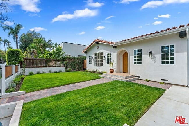 Photo - 9005 Rosewood Ave