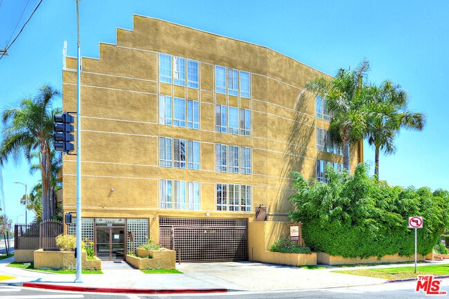 Building Photo - 3600 Bagley Ave Unit 304