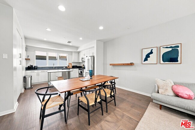 Photo - 2928 Rowena Ave Unit 3