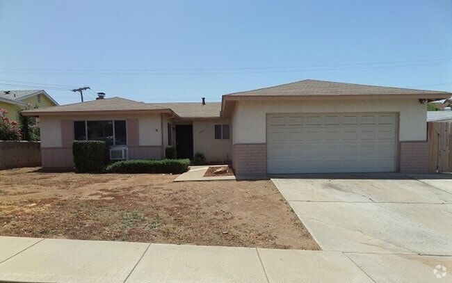 Building Photo - 3 Bedroom - 2 Bathroom Single Story Home i...