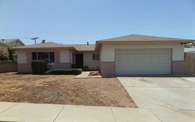 3 Bedroom - 2 Bathroom Single Story Home i... - 3 Bedroom - 2 Bathroom Single Story Home i...