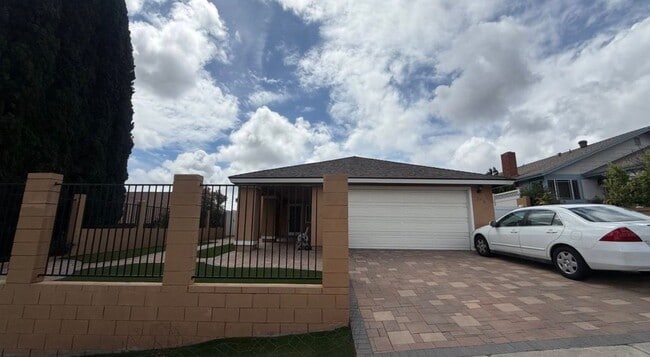 Building Photo - 798 Carefree Dr