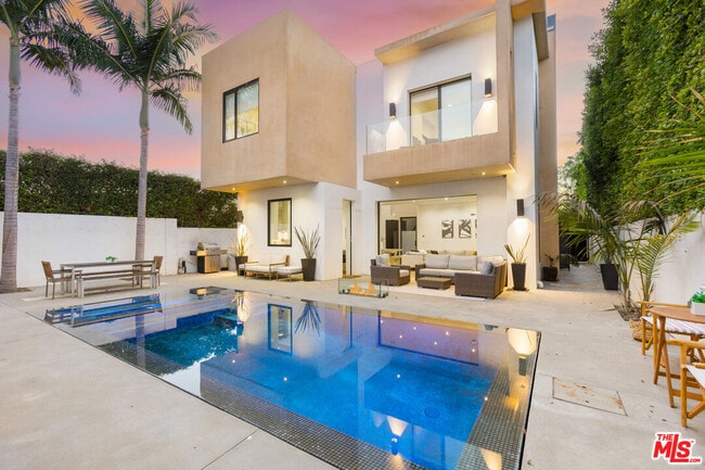 Building Photo - 454 N Sweetzer Ave