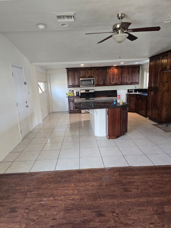 Photo - 471 E Nugent St