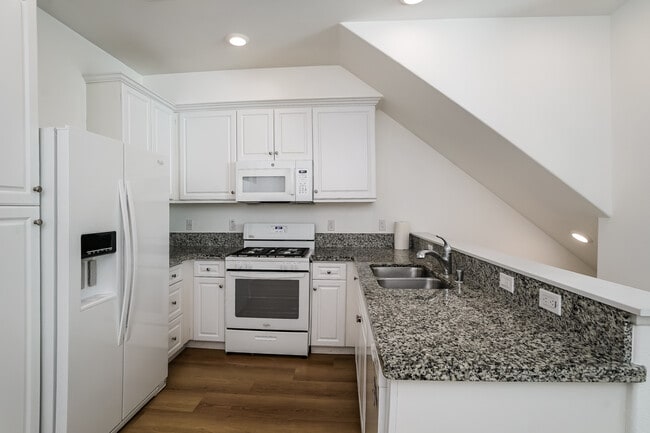 Photo - 7235 Cedar Rd