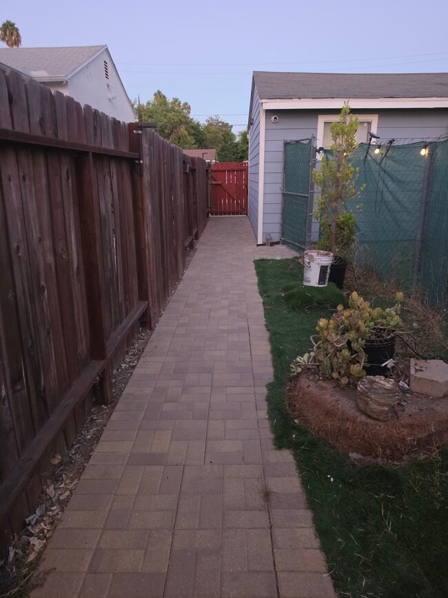 Photo - 7415 Beckford Ave