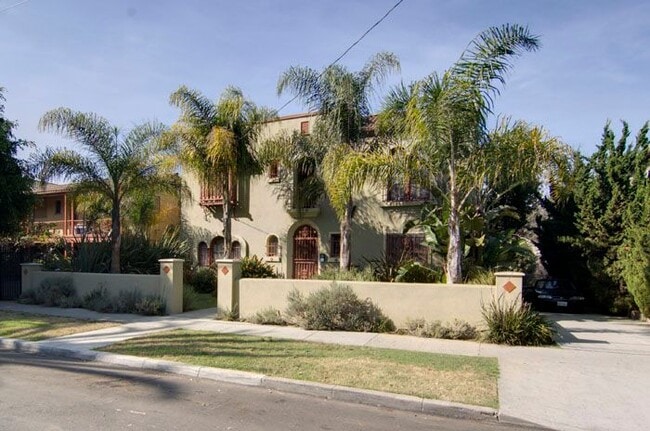 Building Photo - 1149 1/2 N Coronado St