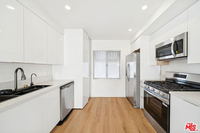 Photo - 919 S Sherbourne Dr Unit 3