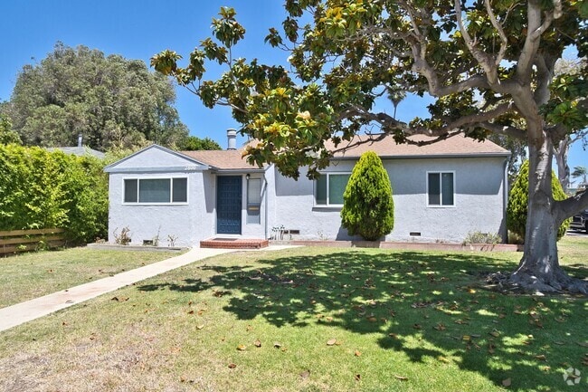 Building Photo - 3 Bedroom Single Family Home