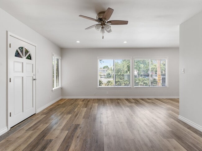 Photo - 1340 W Parade St Unit 01