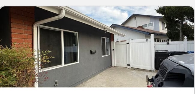 Building Photo - 476 Reims St Rental