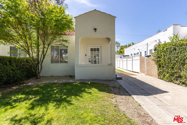 Photo - 1553 N Stanley Ave