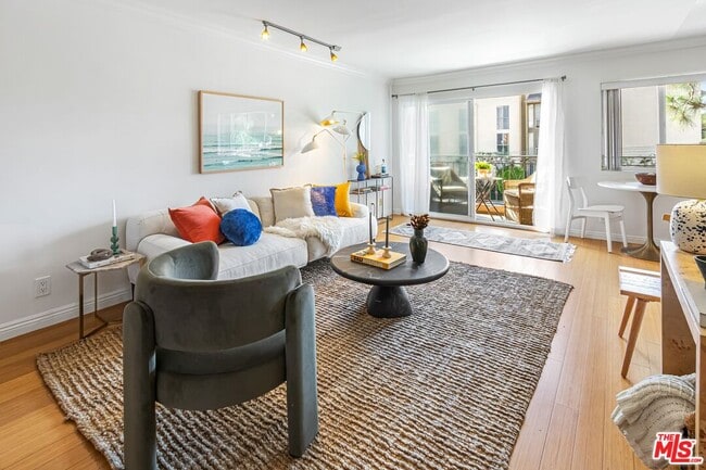 Building Photo - 1154 S Barrington Ave Unit 201