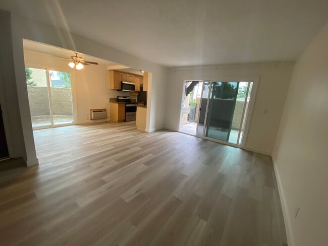 Building Photo - Beautiful Downstairs Two Bedroom Two bath Condo available now!!!!  Located in the Casa Del Partri...