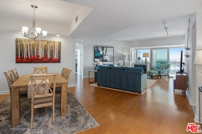 Building Photo - 13600 Marina Pointe Dr Unit 606 Rental