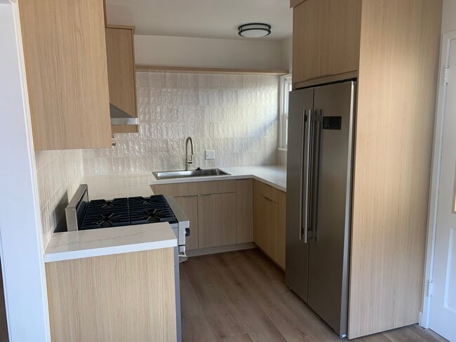 Photo - 11677 1/2 Magnolia Blvd Unit 11677 12