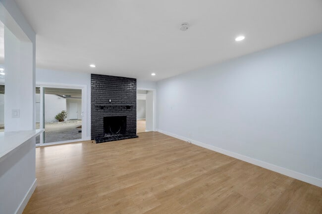 Photo - 2640 N Buena Vista St