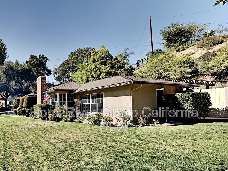 3D Tour - 2431 Sleepy Hollow Dr House