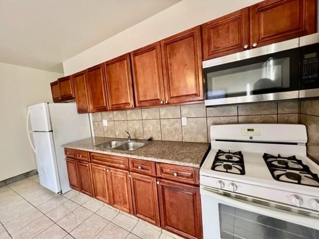 Photo - 1252 E 25th St Unit 1252