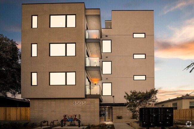 Building Photo - 4505 Illinois Street - North Parks Newest ... Rental