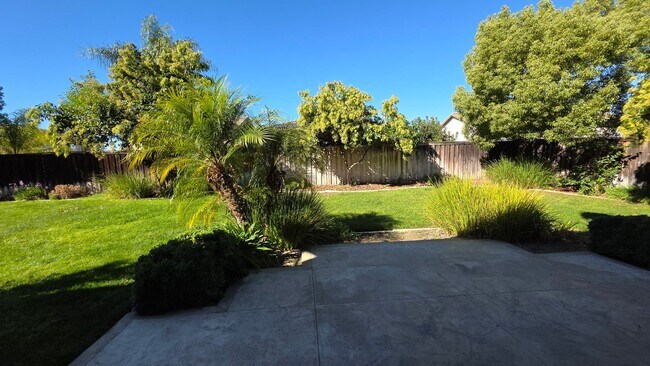 Photo - Available 5 bedroom, 3 bath house in Winch...