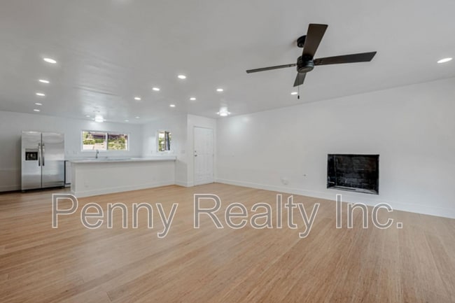 Building Photo - 6046 Reo Pl