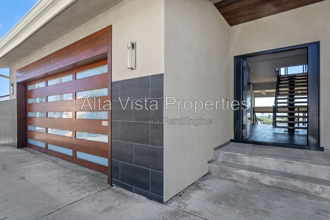 Photo - 2383 La Marque St