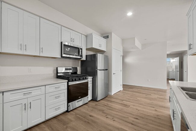 Photo - 13853 Victory Blvd