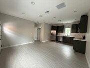 Photo - 323 S Kroeger St