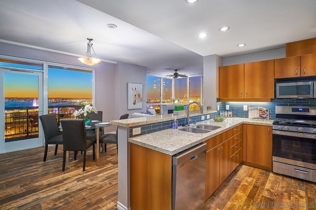 Photo - Sweeping Bay and City View 2 Bed / 2 Ba in... Unit 1003