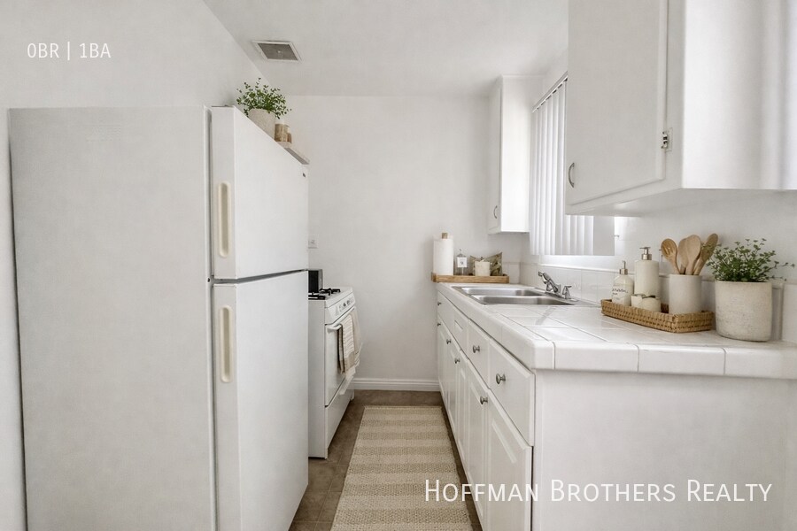 Photo - 1350 N Citrus Ave Unit 10