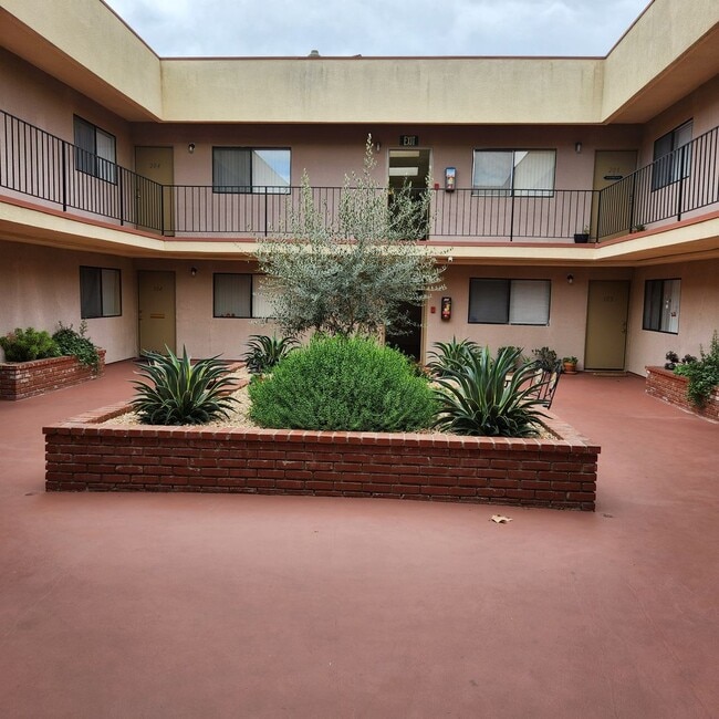 Building Photo - Gresham Street Apartments Unit 107