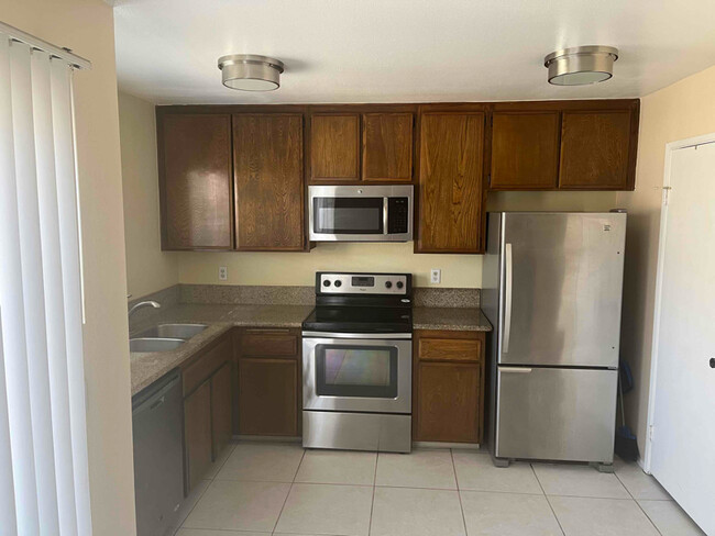 Photo - 565 Beverly Pl Townhome