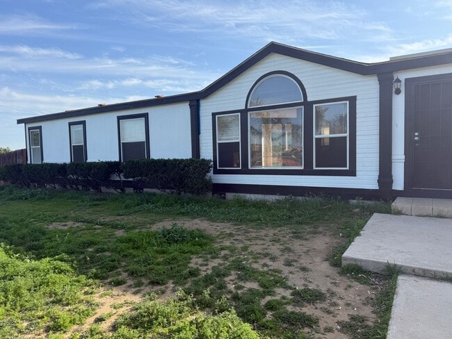 Building Photo - Work & Live on beautiful piece of property