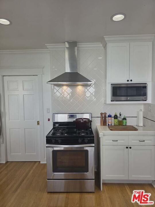 Photo - 2122 Hillhurst Ave