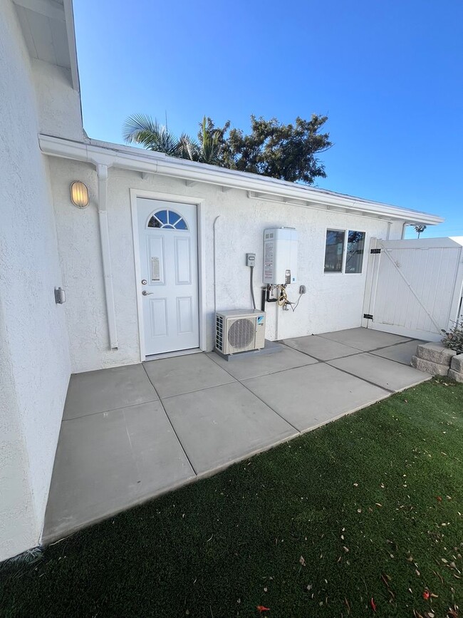 Building Photo - 819 7th St Unit 3