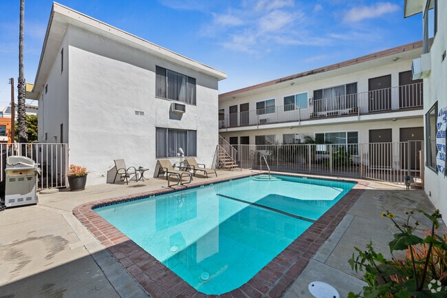 14600 Magnolia Blvd - Pool - Magnolia Apartments