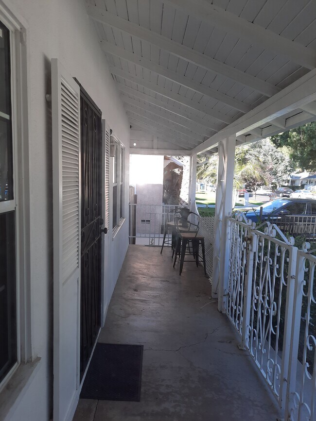 Front porch - 4451 Stansbury Ave Unit 1