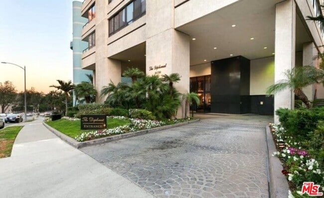 Building Photo - 10350 Wilshire Blvd Unit 404