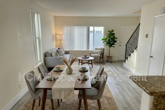 Photo - 2835 E 5th St