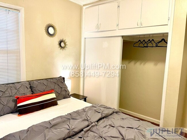 Photo - 4829 Castle Ave